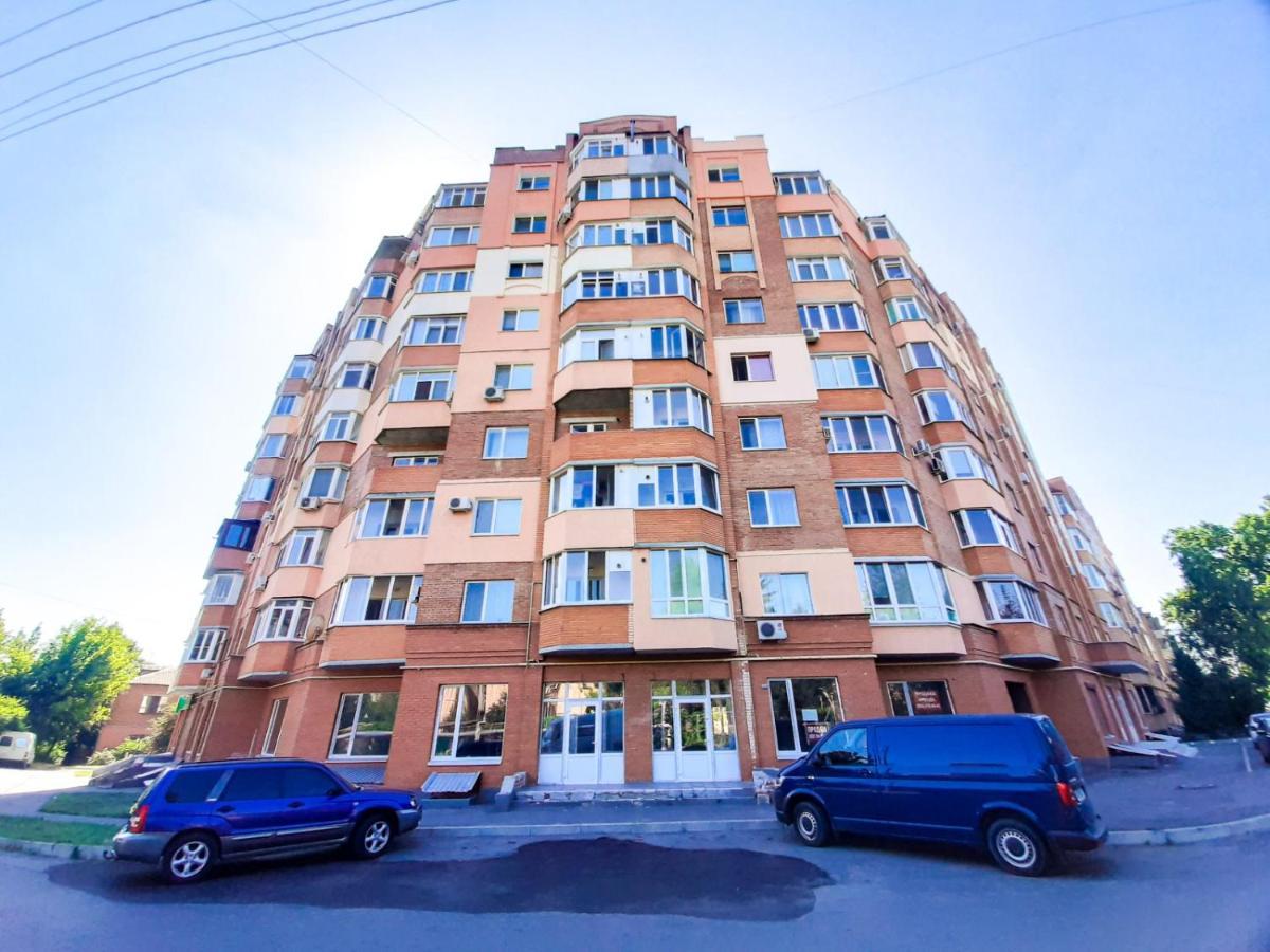 Apartpoltava: Stylish White Apartments with Dual Rooms Exterior photo