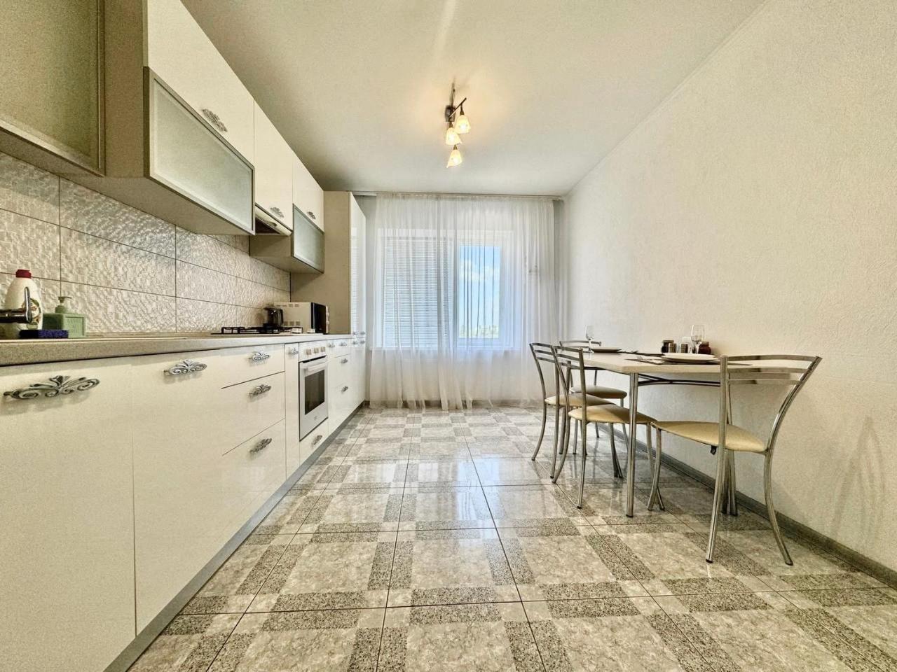 Apartpoltava: Stylish White Apartments with Dual Rooms Exterior photo