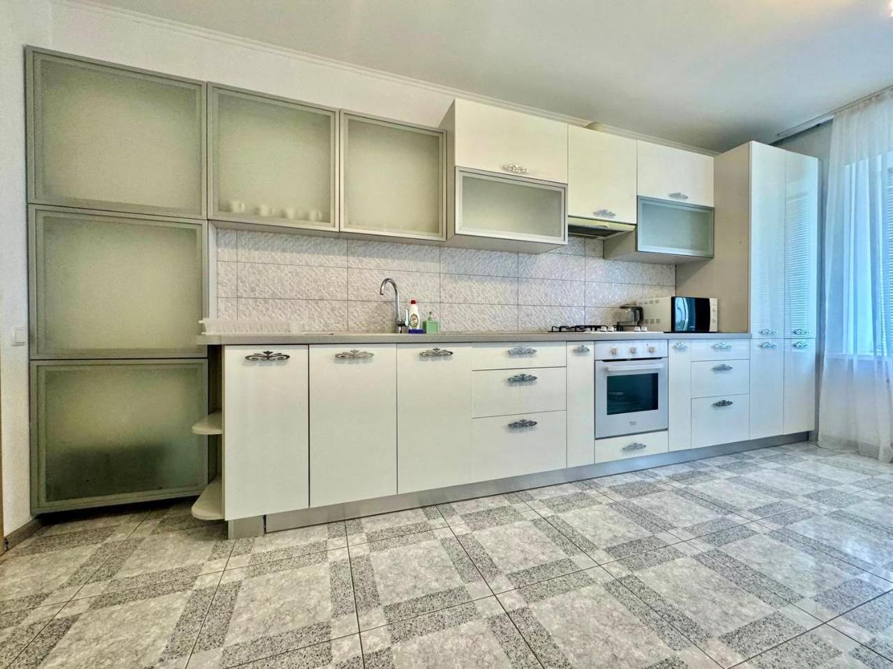 Apartpoltava: Stylish White Apartments with Dual Rooms Exterior photo