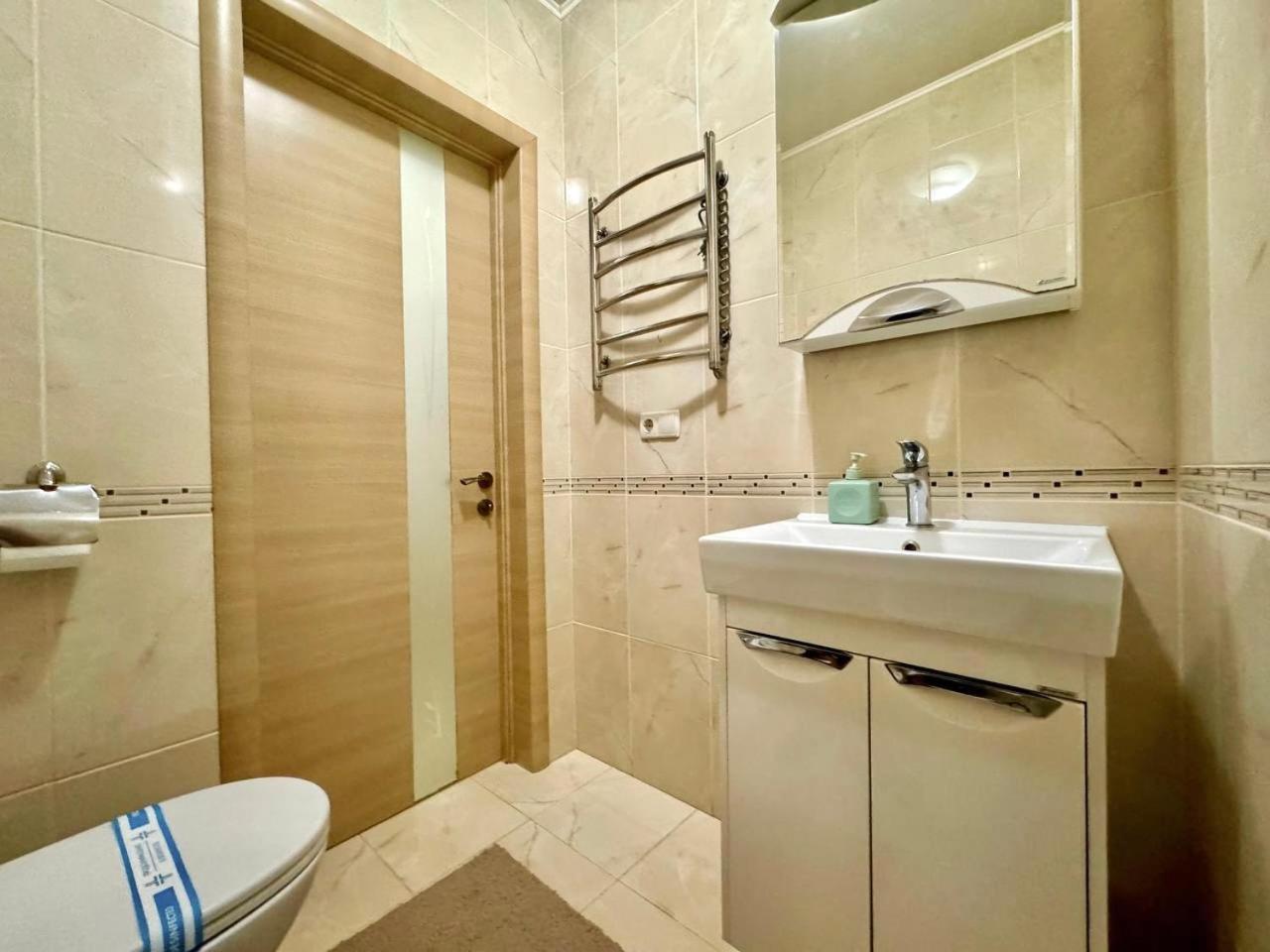 Apartpoltava: Stylish White Apartments with Dual Rooms Exterior photo