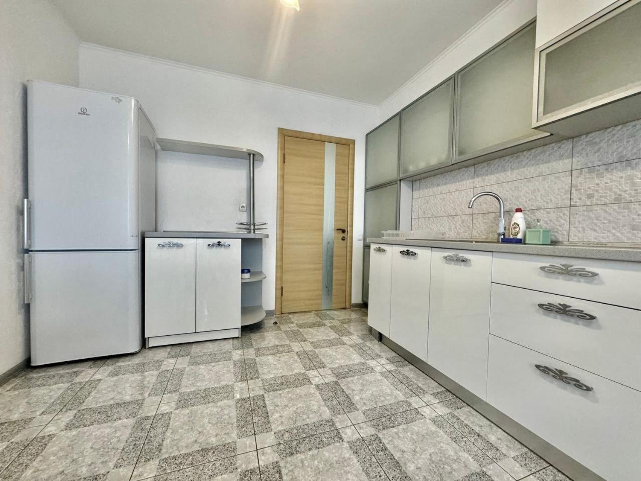 Apartpoltava: Stylish White Apartments with Dual Rooms Exterior photo