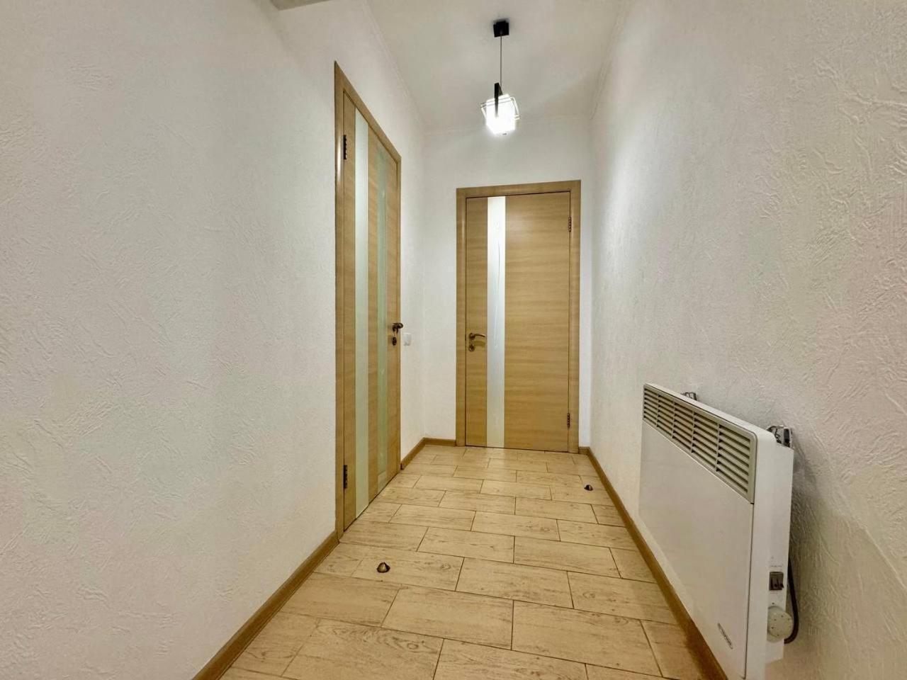 Apartpoltava: Stylish White Apartments with Dual Rooms Exterior photo