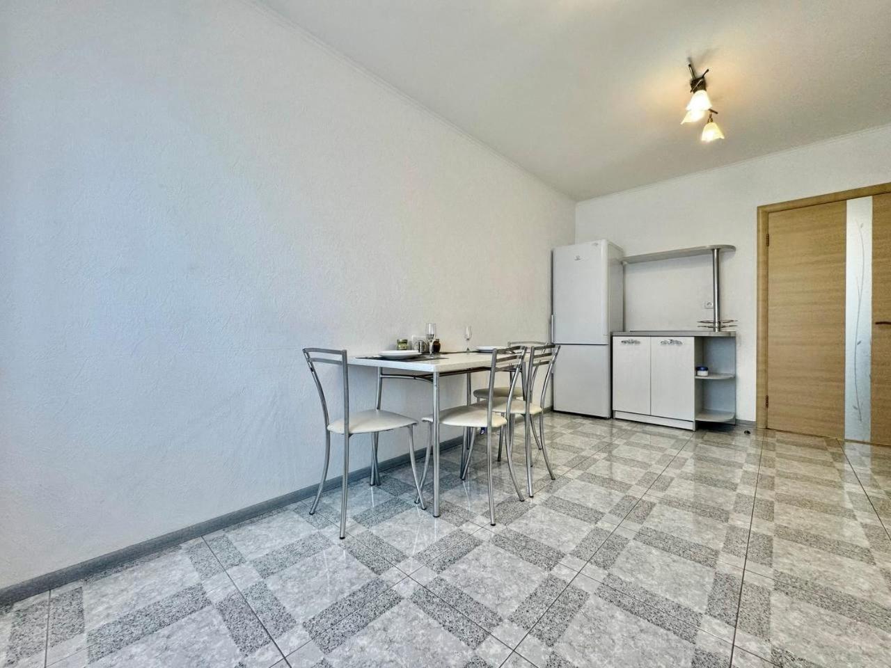 Apartpoltava: Stylish White Apartments with Dual Rooms Exterior photo