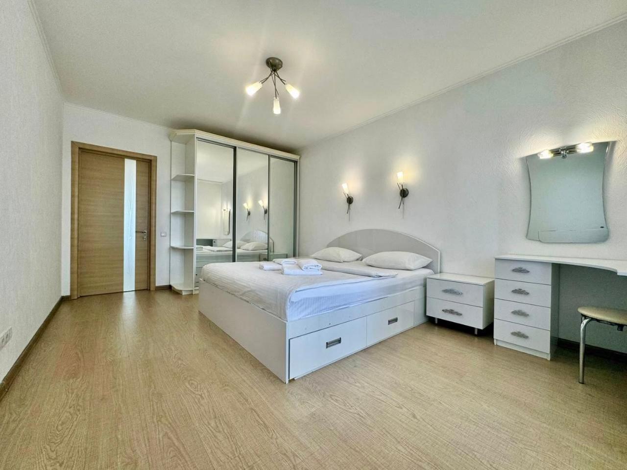 Apartpoltava: Stylish White Apartments with Dual Rooms Exterior photo